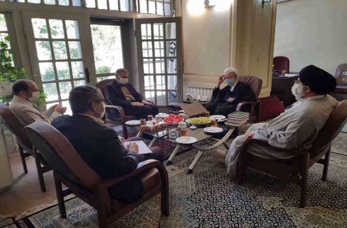 دیدار دکتر امانی، دبیر کل شورای عالی آموزش ‌و پرورش با حضرت آیت‌اله امامی کاشانی (مدظله العالی)