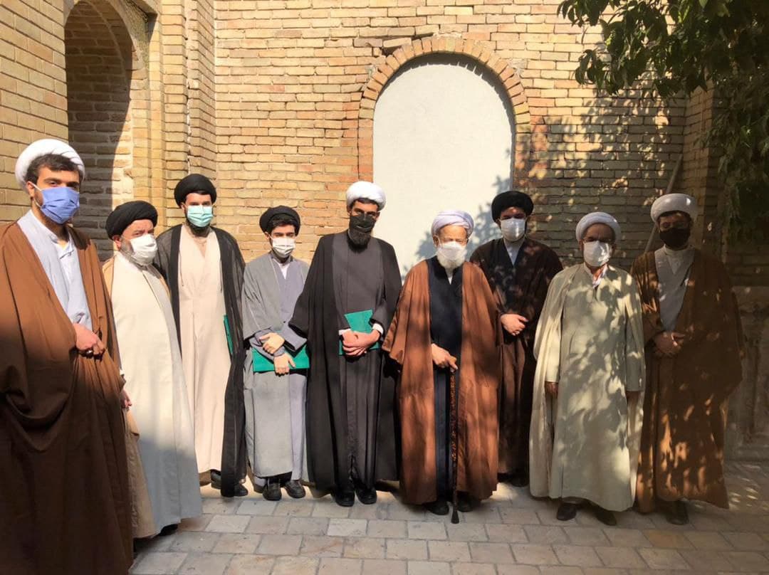 برگزای مراسم عمامه گذاری توسط حضرت آیت اله امامی کاشانی(مدظله العالی)