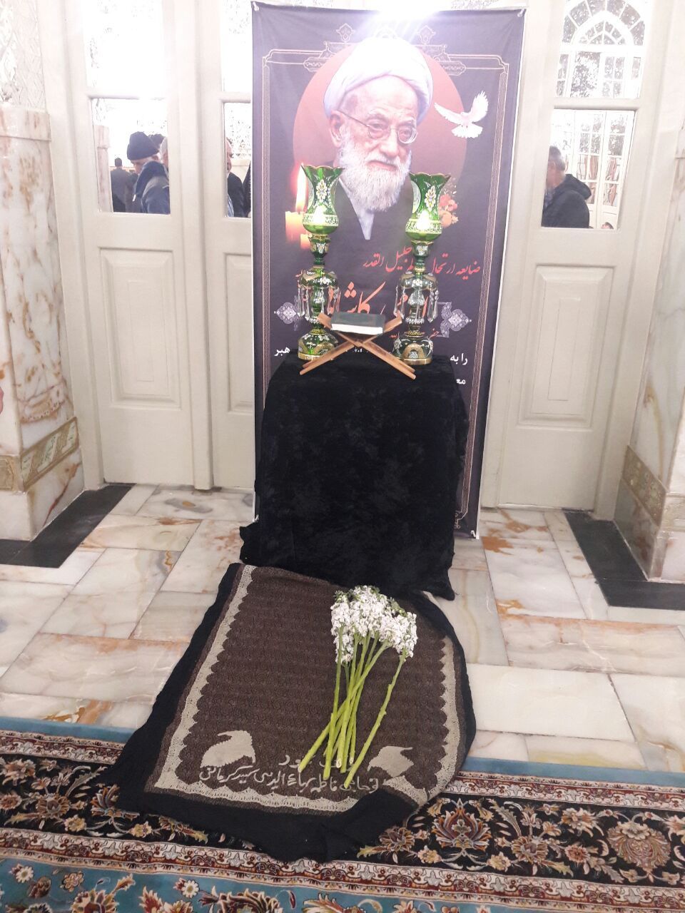 پیکر مطهر حضرت آیت الله امامی کاشانی (ره) به خاک سپرده شد