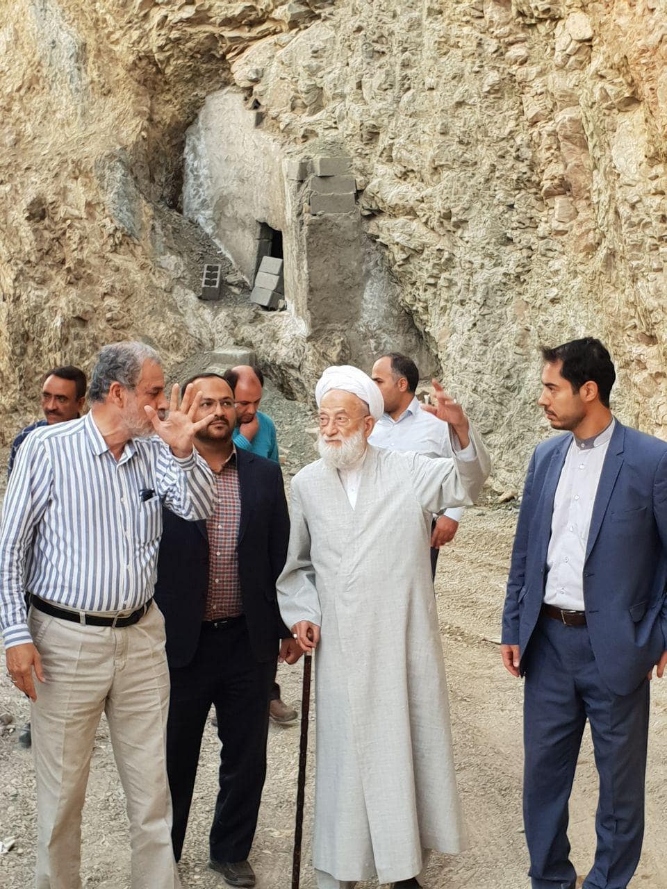 احداث سالن چند منظوره زائرسرای حضرت ولیعصر (عج) مشهد اردهال کاشان