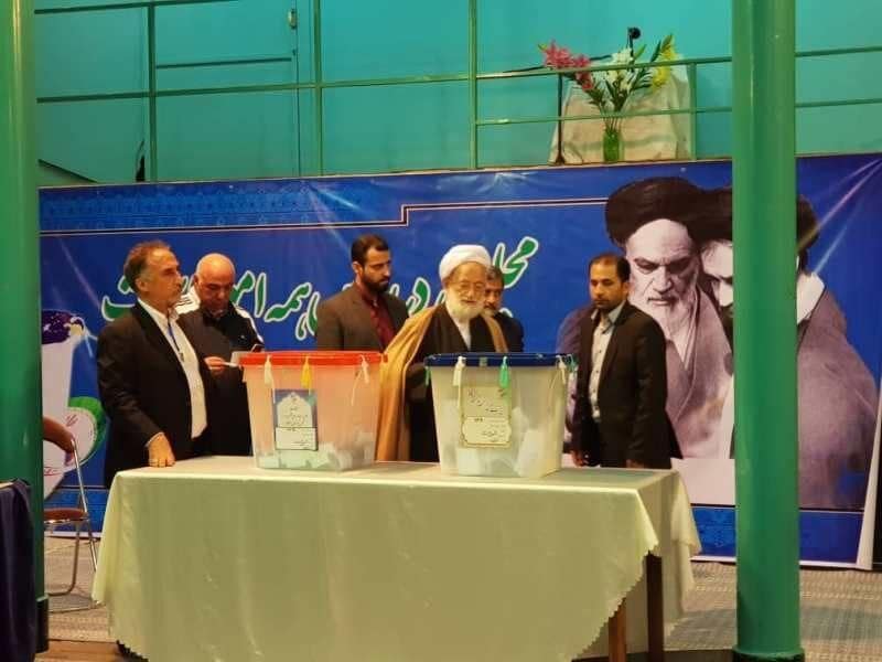 حضرت آیت الله محمد امامی کاشانی (دامت برکاته ) : باید سلیقه‌های شخصی را کنار بگذاریم و رای دهیم